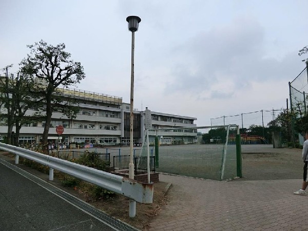 周辺環境:横浜市立六つ川西小学校