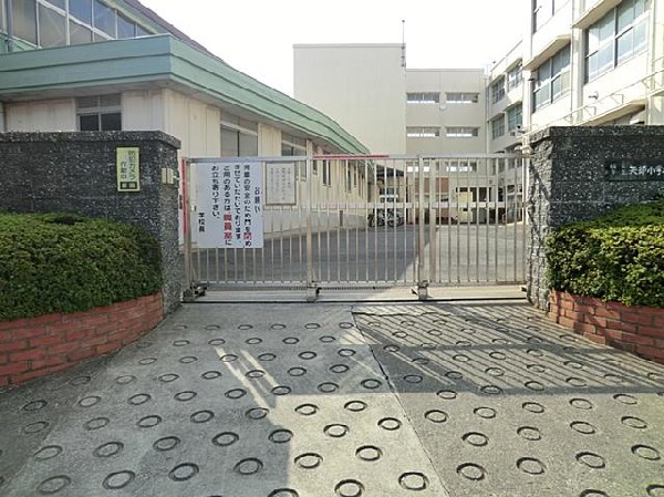 周辺環境:横浜市立矢部小学校(横浜市立矢部小学校まで170m)