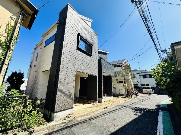 外観:閑静な住宅地に馴染む落ち着いた色合いの外観に仕上げます。長く愛着を持って住んで頂きたいからこそ飽きのこないシンプルな色目。外壁には耐久性・防汚性に優れたサイディング材を使用致します！