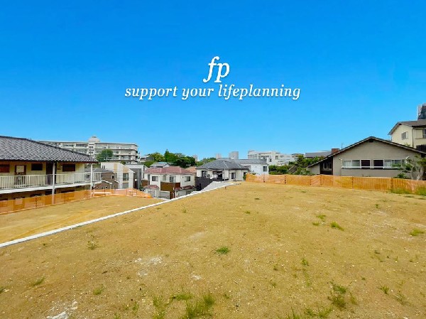 外観:落ち着きある住宅街、一種低層住居専用地域内に位置しています。日当りを大きく遮られることもありません。