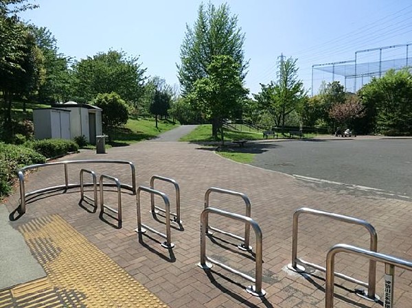 周辺環境:片倉うさぎ山公園(片倉うさぎ山公園まで1000m 広々とした園庭で健やかな体を養ってください！)