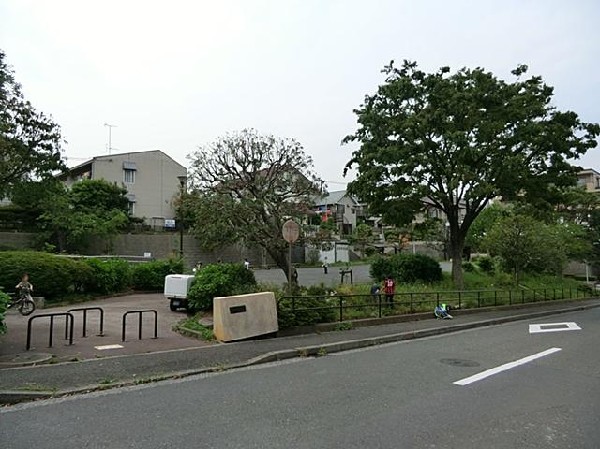 周辺環境:栗木中村公園(栗木中村公園まで300m)