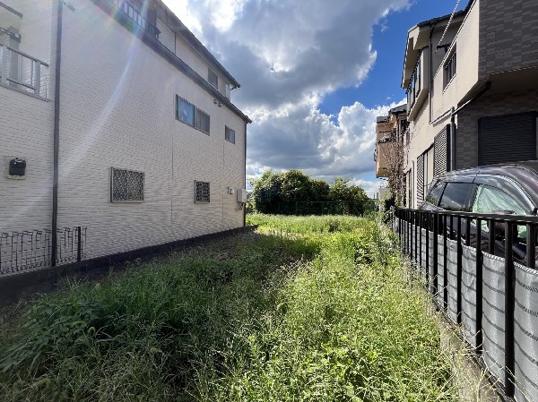 外観:毎日のお散歩も快適な緑に恵まれた閑静な住宅地は、伸び伸びスローライフを叶えてくれます。自然豊富な季節の移ろいを身近に感じられる環境で子育てすれば、お子様もきっと素直に成長してくれるはずです！