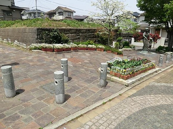 周辺環境:富岡西ふれあいの辻公園(富岡西ふれあいの辻公園まで450m)