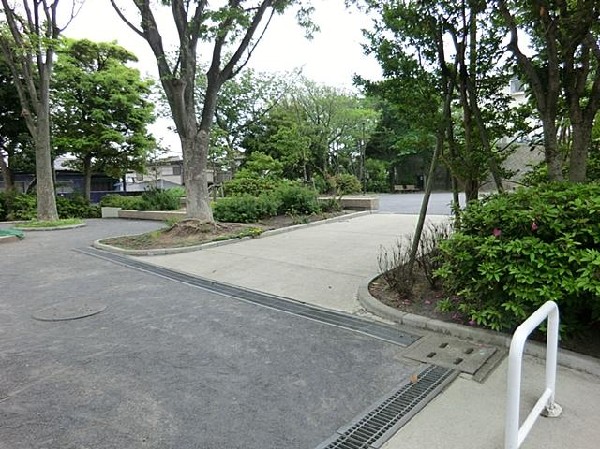 周辺環境:六ツ川四丁目公園(六ツ川四丁目公園まで700m)