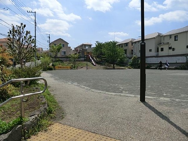 周辺環境:下倉田小松ケ丘公園(下倉田小松ケ丘公園まで650m)