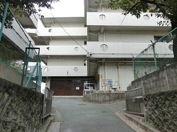 周辺環境:横浜市立屏風浦小学校(横浜市立屏風浦小学校まで800m)