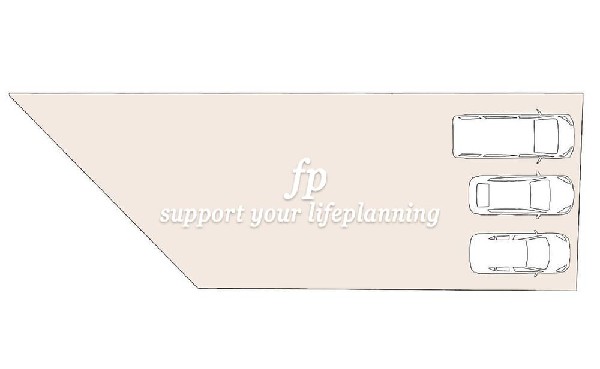 区画図:並列３台駐車可能なカースペース（車種によります）。多用途にご利用いただけるスペースです。セカンドカーや自転車もおけますし、お車での来客もＯＫ。