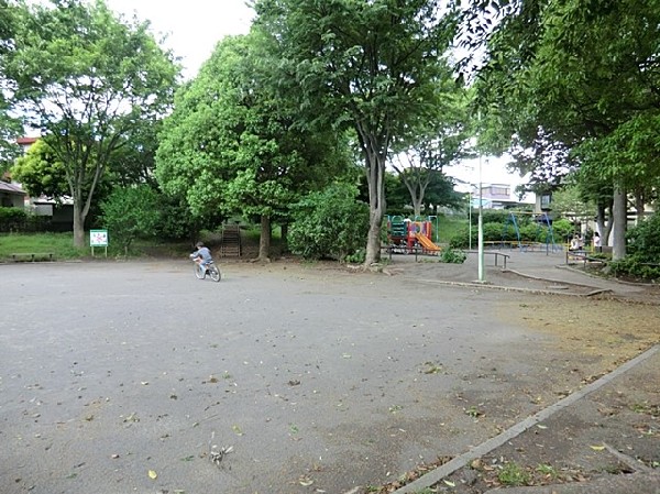 周辺環境:(深谷町えのき公園まで400ｍ)