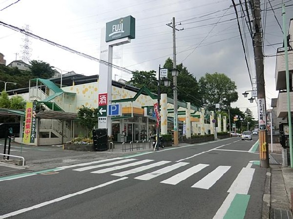 周辺環境:ＦＵＪＩ新井町店(ＦＵＪＩ新井町店まで1100m)