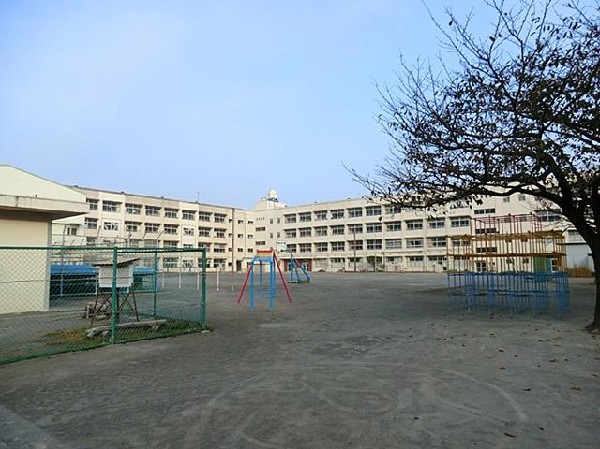 周辺環境:横浜市立桂台小学校(横浜市立桂台小学校まで650m)