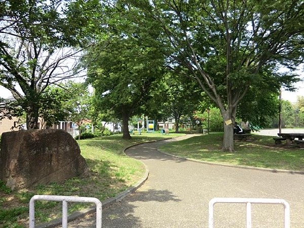 周辺環境:西川島町公園(西川島町公園まで400m 公園近くでお子様も安心して遊べます♪)