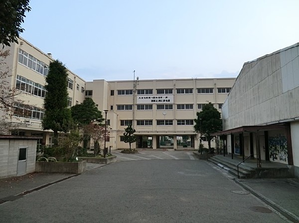 周辺環境:横浜市立舞岡中学校