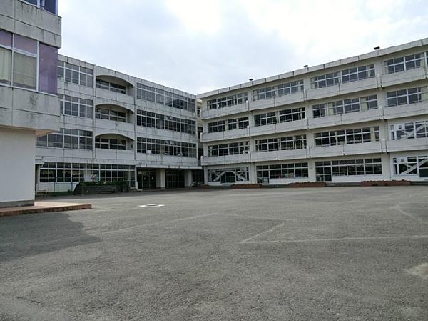 周辺環境:鎌倉市立岩瀬中学校(鎌倉市立岩瀬中学校まで400m)