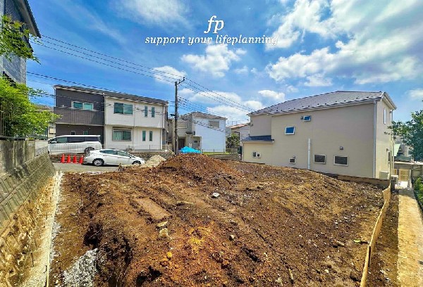 外観:毎日のお散歩も快適な緑に恵まれた閑静な住宅地は、伸び伸びスローライフを叶えてくれます。自然豊富な季節の移ろいを身近に感じられる環境で子育てすれば、お子様もきっと素直に成長してくれるはずです！