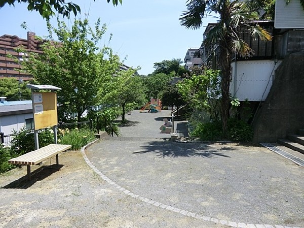 周辺環境:岡村ひばりヶ丘公園(岡村ひばりヶ丘公園まで550ｍ)