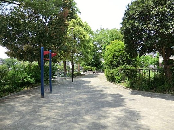 周辺環境:片曽ふれあい公園(片曽ふれあい公園まで550m)