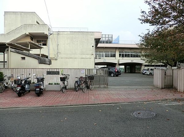 周辺環境:横浜市立本宿中学校(横浜市立本宿中学校まで1500m)