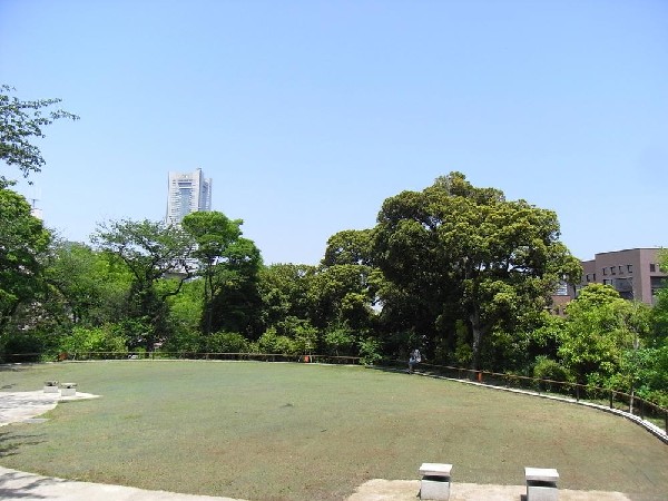 周辺環境:横浜市立老松中学校(横浜市立老松中学校まで850m)