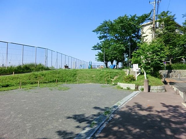 周辺環境:蒔田伊勢山公園(蒔田伊勢山公園まで650m)