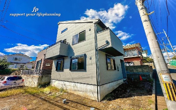 外観:閑静な住宅地で子育て家族にピッタリ。毎日のお散歩も快適な緑に恵まれたエリアで、自然に包まれた穏やかな暮らしを実現するための、ゆとりある住環境が整っています。緑の潤いを感じながらホッと生活できそう。