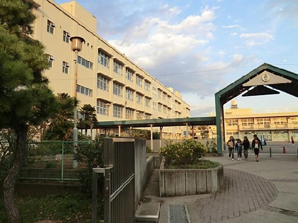 周辺環境:横浜市立芹が谷小学校(横浜市立芹が谷小学校まで650m)