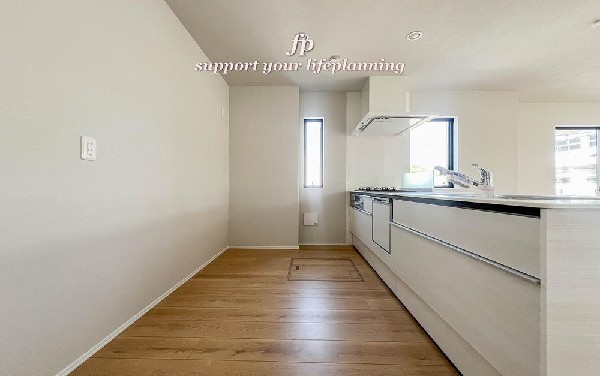 毎日使うキッチン周りが綺麗で清潔に保たれていると、お料理を作るのも楽しくなりますよね。機能性とデザイン性を持たせたキッチンで気持ちよくお料理が出来そうです。