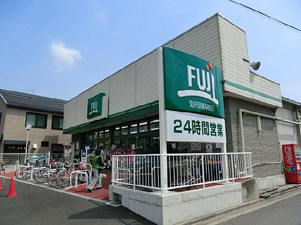 周辺環境:FUJI天神橋店(FUJI天神橋店まで400m)