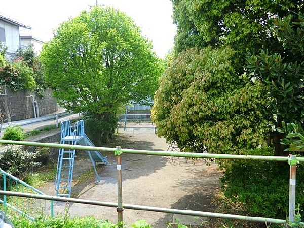 周辺環境:羽沢長谷第三公園(羽沢長谷第三公園まで800m)