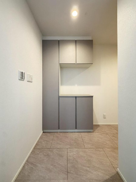 外観:気持ちの良い一日の始まりは笑顔でスタートしたいですよね。玄関ホールがスッキリ広々としていると帰る時も出ていく時も気持ちが良いものです！