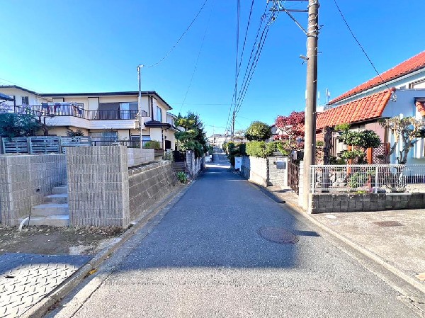 外観:☆☆風通しの良い住宅地☆☆  ゆとりのある住宅地　部屋の窓を開けるとそこには心地よい風が通りぬけます♪