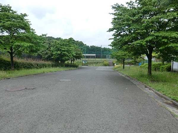 周辺環境:上菅田東部公園(上菅田東部公園まで600m)