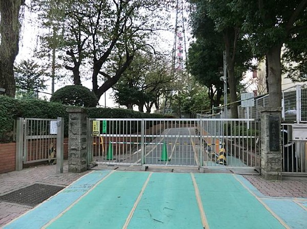 周辺環境:横浜市立鶴ケ峯小学校(横浜市立鶴ケ峯小学校まで130m)