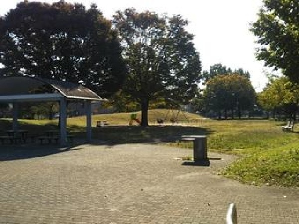 周辺環境:椚谷公園(椚谷公園まで1200m 樹木が立ち並び、木漏れ日を愉しめる公園。都会の騒がしさから解放される、大人も癒される落ち着きある空間が広がります。遊具だけではなく、駆け回れる広いスペースもあります。)