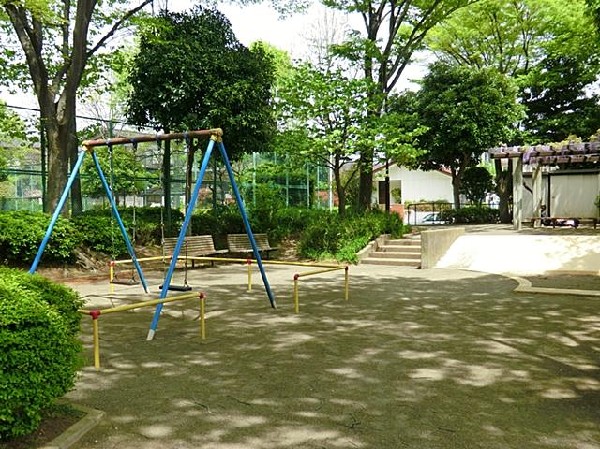 周辺環境:富岡ひかりが丘公園(富岡ひかりが丘公園まで550m)