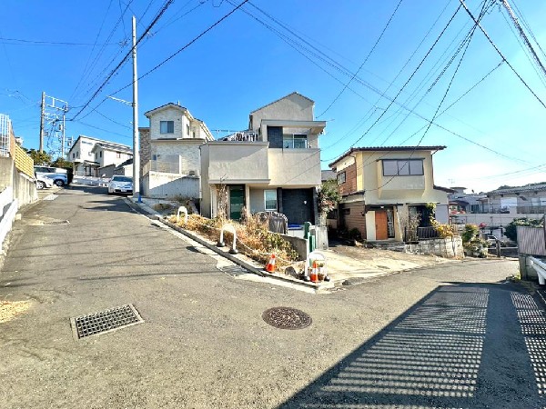 外観:☆☆風通しの良い住宅地☆☆  ゆとりのある住宅地　部屋の窓を開けるとそこには心地よい風が通りぬけます♪