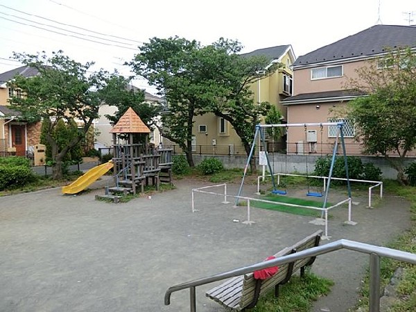 周辺環境:本牧緑ケ丘公園(本牧緑ケ丘公園まで400m 公園近くでお子様も安心して遊べます♪)