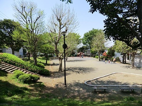 周辺環境:柏尾町第二公園(柏尾町第二公園まで400m)