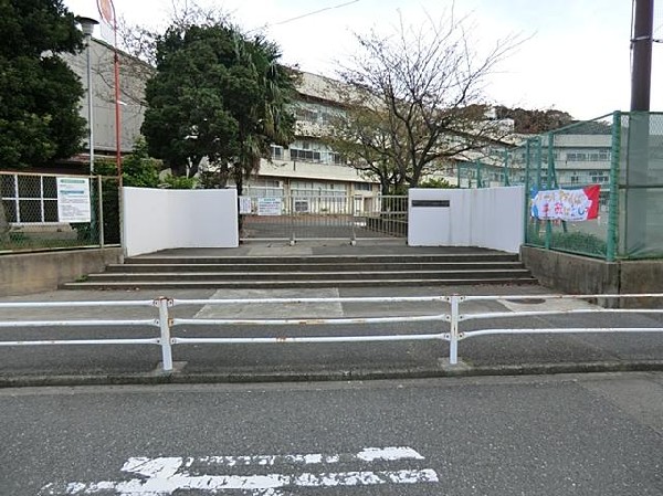 周辺環境:横浜市立釜利谷東小学校(横浜市立釜利谷東小学校まで550m)