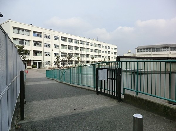 周辺環境:横浜市立笹野台小学校(横浜市立笹野台小学校まで450ｍ)