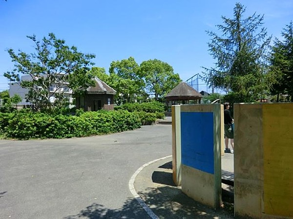 周辺環境:新桜ヶ丘第五公園(新桜ヶ丘第五公園まで1100m)