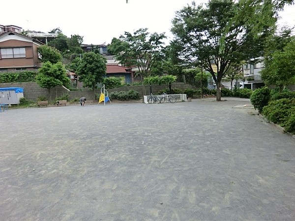 周辺環境:中里二丁目公園(中里二丁目公園まで220ｍ)