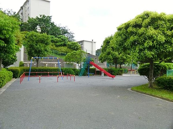 周辺環境:北寺尾三丁目第二公園(北寺尾三丁目第二公園まで400m)