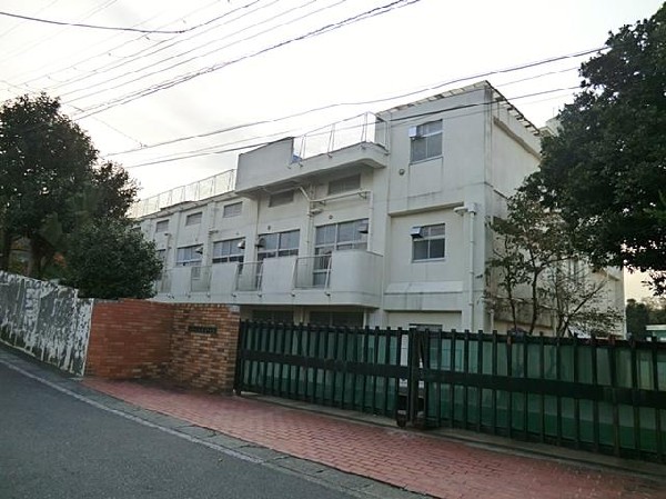 周辺環境:横浜市立上永谷中学校(横浜市立上永谷中学校まで350m)