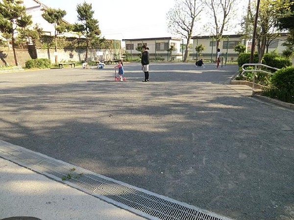 周辺環境:下永谷松原第二公園(下永谷松原第二公園まで120m)