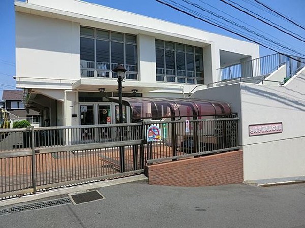 周辺環境:岩崎学園附属幼稚園(岩崎学園附属幼稚園まで300m)