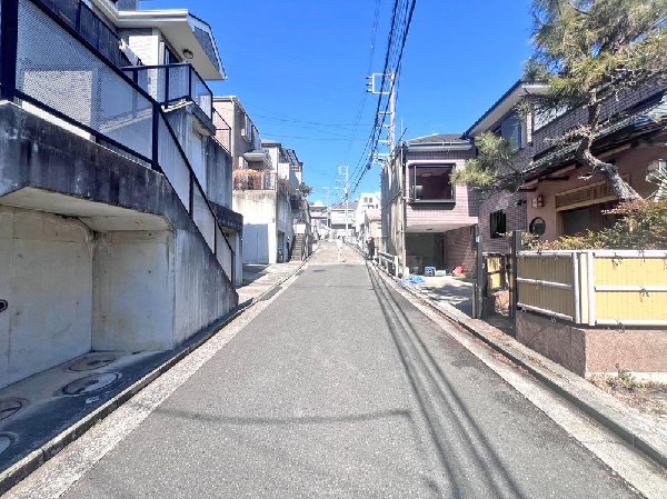 外観:☆☆風通しの良い住宅地☆☆  ゆとりのある住宅地　部屋の窓を開けるとそこには心地よい風が通りぬけます♪