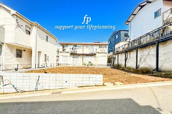 外観:落ち着きある住宅街、一種低層住居専用地域内に位置しています。日当りを大きく遮られることもありません。