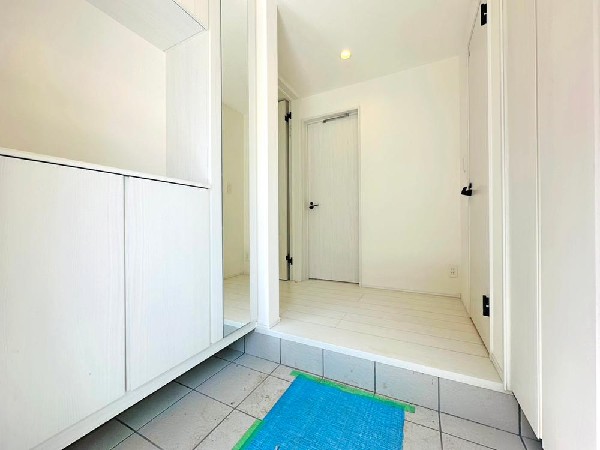 外観:住まう人の帰り、訪れる人を優しく迎える安らぎに満ちた空間　上質感あふれるエントランス