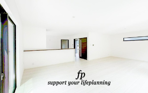 大切なご家族が集まるＬＤＫはこだわりたいですね！休日はおひさまの光をたっぷりと取りこめるリビングでゆったりと過ごしませんか？子供たちが元気に笑いながら走り回っている姿が目に浮かぶ空間です。